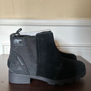Emelie Chelsea Dot Suede Bootie